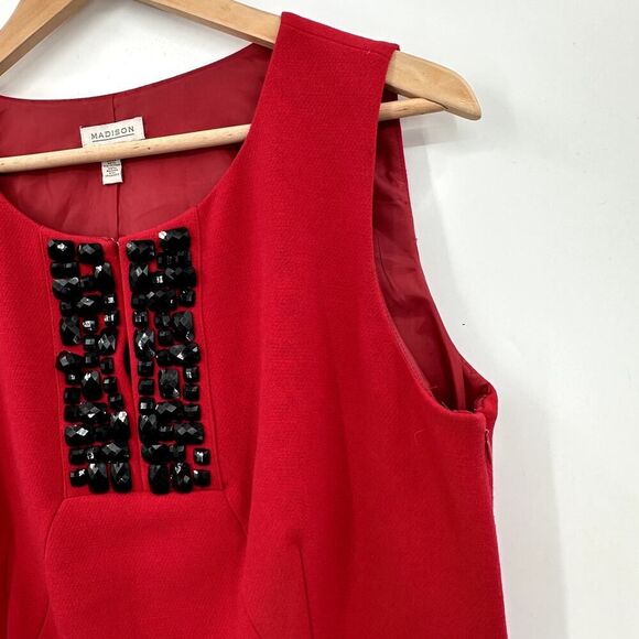Madison Red Sleeveless Sheath Dress Size 10 Black Beaded Keyhole Neck Short - Picture 5 of 9